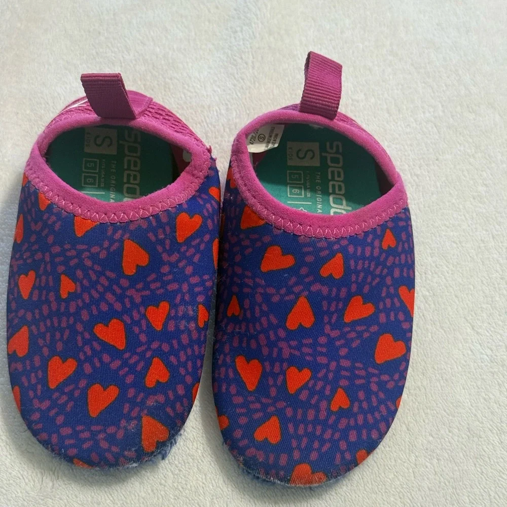 Speedo Kids Water Shoes - purple and pink size 5-6 toddler